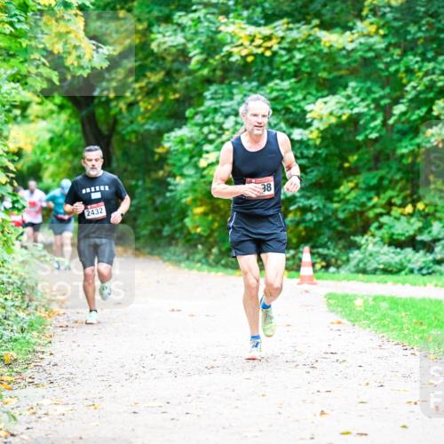 12.10.2025 - Bramfelder Halbmarathon 2025 Dr. Thomas Lammeyer http://msf.ph/oto/9351141 12.10.2025 10:37:43 Laufen 2432, 38 meine-sportfotos.de