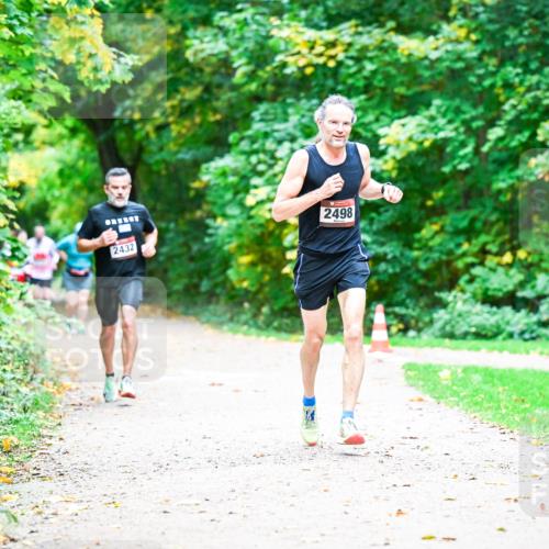 12.10.2025 - Bramfelder Halbmarathon 2025 Dr. Thomas Lammeyer http://msf.ph/oto/9351142 12.10.2025 10:37:44 Laufen 2432, 2498 meine-sportfotos.de
