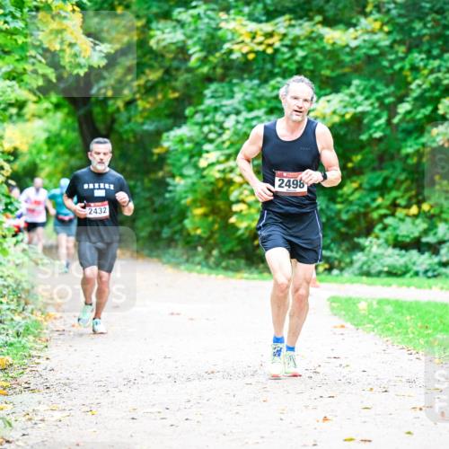 12.10.2025 - Bramfelder Halbmarathon 2025 Dr. Thomas Lammeyer http://msf.ph/oto/9351144 12.10.2025 10:37:44 Laufen 2432, 2498 meine-sportfotos.de