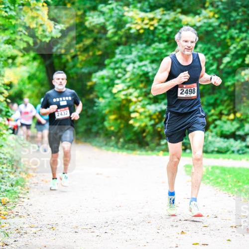12.10.2025 - Bramfelder Halbmarathon 2025 Dr. Thomas Lammeyer http://msf.ph/oto/9351147 12.10.2025 10:37:44 Laufen 2432, 2498 meine-sportfotos.de