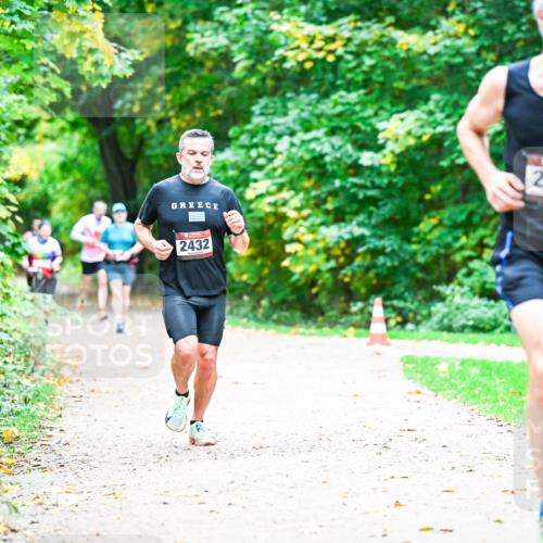 12.10.2025 - Bramfelder Halbmarathon 2025 Dr. Thomas Lammeyer http://msf.ph/oto/9351151 12.10.2025 10:37:45 Laufen 2498, 2432 meine-sportfotos.de