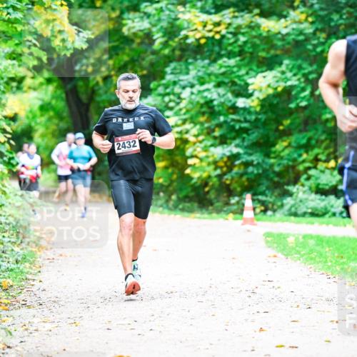 12.10.2025 - Bramfelder Halbmarathon 2025 Dr. Thomas Lammeyer http://msf.ph/oto/9351152 12.10.2025 10:37:45 Laufen 2498, 2432 meine-sportfotos.de