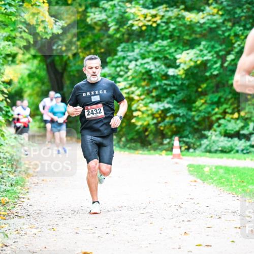 12.10.2025 - Bramfelder Halbmarathon 2025 Dr. Thomas Lammeyer http://msf.ph/oto/9351153 12.10.2025 10:37:45 Laufen 2432, 98 meine-sportfotos.de