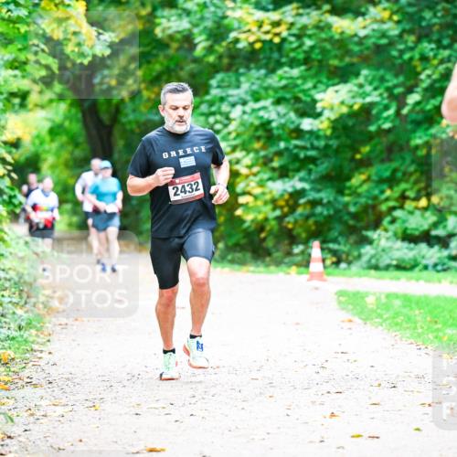 12.10.2025 - Bramfelder Halbmarathon 2025 Dr. Thomas Lammeyer http://msf.ph/oto/9351154 12.10.2025 10:37:46 Laufen 249, 2432 meine-sportfotos.de
