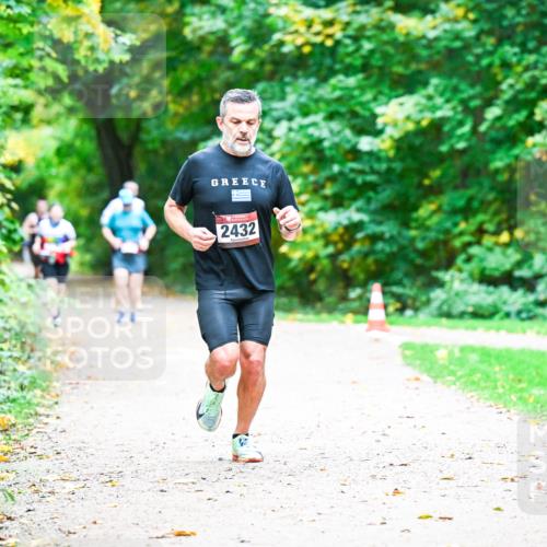 12.10.2025 - Bramfelder Halbmarathon 2025 Dr. Thomas Lammeyer http://msf.ph/oto/9351156 12.10.2025 10:37:46 Laufen 2432 meine-sportfotos.de