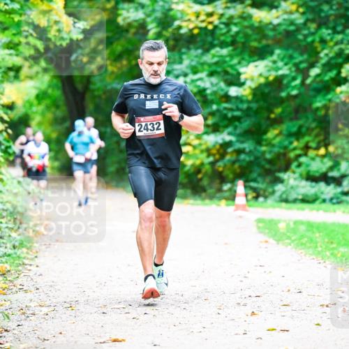 12.10.2025 - Bramfelder Halbmarathon 2025 Dr. Thomas Lammeyer http://msf.ph/oto/9351157 12.10.2025 10:37:46 Laufen 2432 meine-sportfotos.de