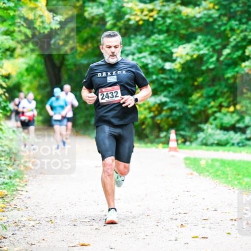 12.10.2025 - Bramfelder Halbmarathon 2025 Dr. Thomas Lammeyer http://msf.ph/oto/9351158 12.10.2025 10:37:46 Laufen 2432 meine-sportfotos.de