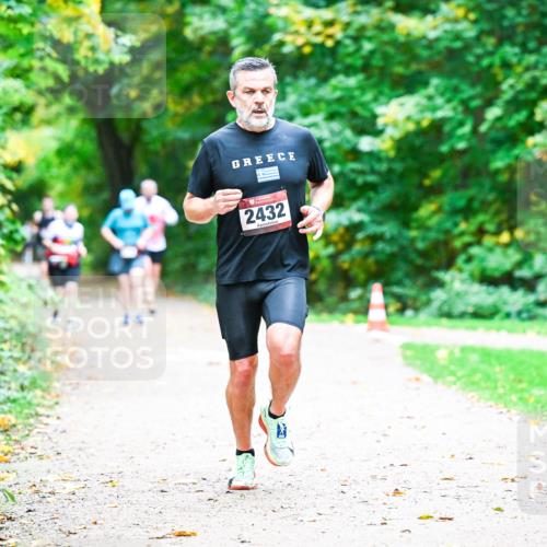 12.10.2025 - Bramfelder Halbmarathon 2025 Dr. Thomas Lammeyer http://msf.ph/oto/9351159 12.10.2025 10:37:46 Laufen 2432 meine-sportfotos.de