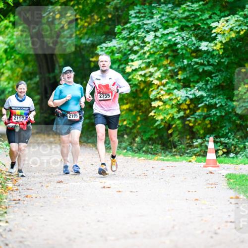 12.10.2025 - Bramfelder Halbmarathon 2025 Dr. Thomas Lammeyer http://msf.ph/oto/9351165 12.10.2025 10:37:49 Laufen 2198, 2195, 2755 meine-sportfotos.de