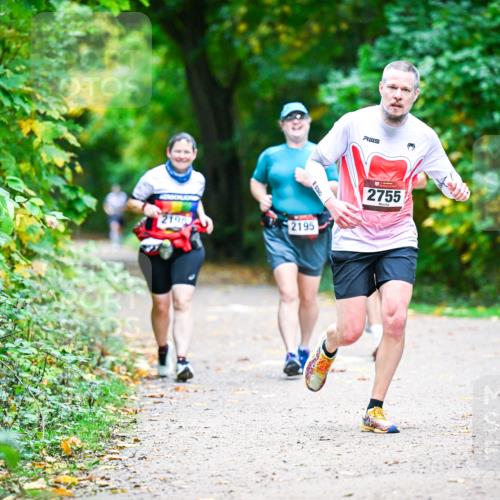 12.10.2025 - Bramfelder Halbmarathon 2025 Dr. Thomas Lammeyer http://msf.ph/oto/9351184 12.10.2025 10:37:52 Laufen 2198, 2195, 2755 meine-sportfotos.de