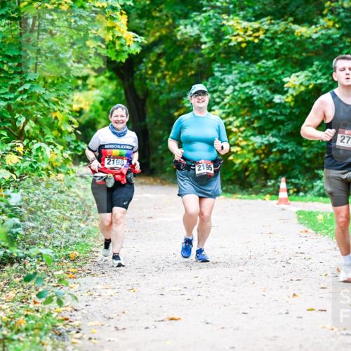 12.10.2025 - Bramfelder Halbmarathon 2025 Dr. Thomas Lammeyer http://msf.ph/oto/9351200 12.10.2025 10:37:56 Laufen 2198, 2195, 2765 meine-sportfotos.de