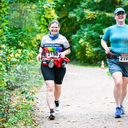 12.10.2025 - Bramfelder Halbmarathon 2025 Dr. Thomas Lammeyer http://msf.ph/oto/9351220 12.10.2025 10:37:59 Laufen 2198, 2195 meine-sportfotos.de
