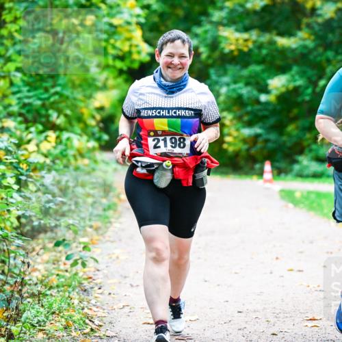 12.10.2025 - Bramfelder Halbmarathon 2025 Dr. Thomas Lammeyer http://msf.ph/oto/9351225 12.10.2025 10:37:59 Laufen 2198, 2195 meine-sportfotos.de