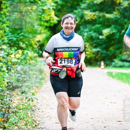 12.10.2025 - Bramfelder Halbmarathon 2025 Dr. Thomas Lammeyer http://msf.ph/oto/9351226 12.10.2025 10:37:59 Laufen 2198, 2195 meine-sportfotos.de