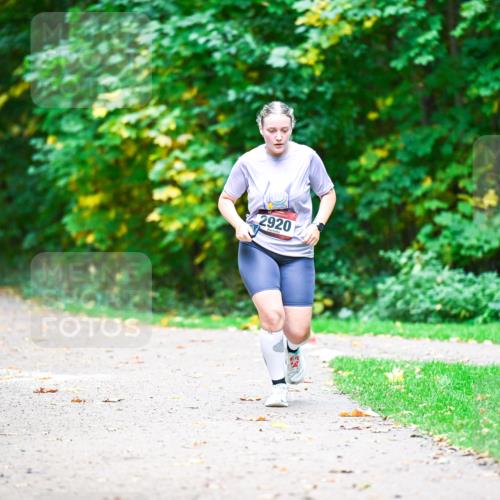 12.10.2025 - Bramfelder Halbmarathon 2025 Dr. Thomas Lammeyer http://msf.ph/oto/9351237 12.10.2025 10:38:21 Laufen 2919, 2920 meine-sportfotos.de