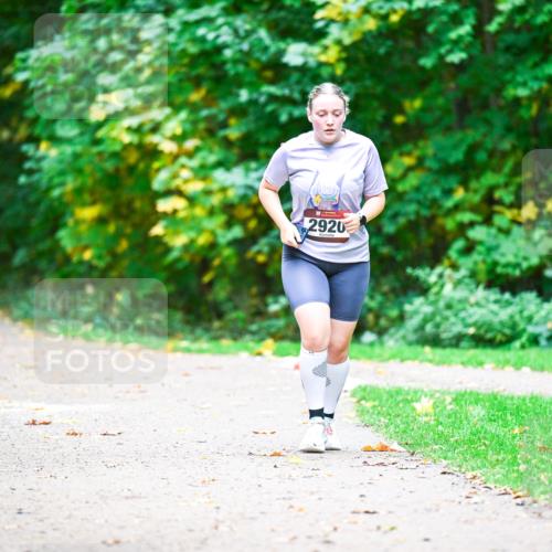 12.10.2025 - Bramfelder Halbmarathon 2025 Dr. Thomas Lammeyer http://msf.ph/oto/9351241 12.10.2025 10:38:21 Laufen 2919, 2920 meine-sportfotos.de
