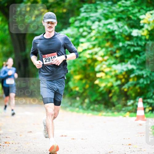 12.10.2025 - Bramfelder Halbmarathon 2025 Dr. Thomas Lammeyer http://msf.ph/oto/9351253 12.10.2025 10:38:24 Laufen 2910 meine-sportfotos.de