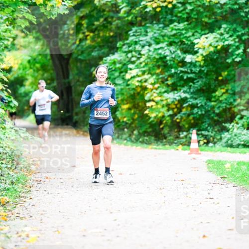 12.10.2025 - Bramfelder Halbmarathon 2025 Dr. Thomas Lammeyer http://msf.ph/oto/9351273 12.10.2025 10:38:28 Laufen 2452 meine-sportfotos.de