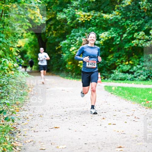 12.10.2025 - Bramfelder Halbmarathon 2025 Dr. Thomas Lammeyer http://msf.ph/oto/9351288 12.10.2025 10:38:30 Laufen 2452 meine-sportfotos.de