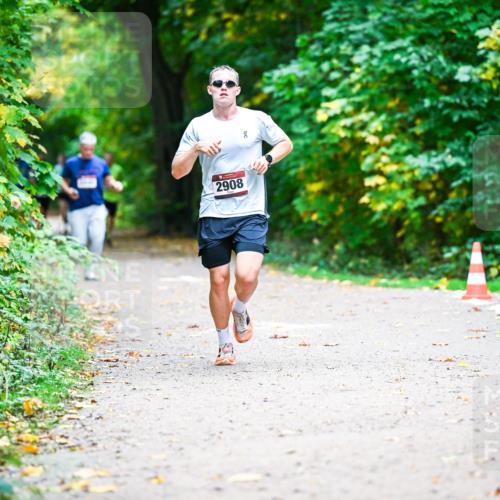 12.10.2025 - Bramfelder Halbmarathon 2025 Dr. Thomas Lammeyer http://msf.ph/oto/9351301 12.10.2025 10:38:34 Laufen 2908 meine-sportfotos.de