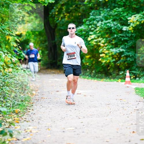 12.10.2025 - Bramfelder Halbmarathon 2025 Dr. Thomas Lammeyer http://msf.ph/oto/9351304 12.10.2025 10:38:34 Laufen 2908 meine-sportfotos.de