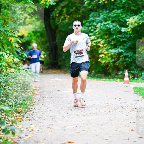 12.10.2025 - Bramfelder Halbmarathon 2025 Dr. Thomas Lammeyer http://msf.ph/oto/9351307 12.10.2025 10:38:34 Laufen 2908 meine-sportfotos.de