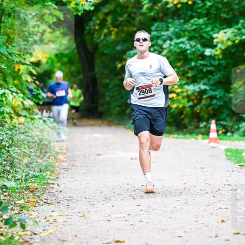 12.10.2025 - Bramfelder Halbmarathon 2025 Dr. Thomas Lammeyer http://msf.ph/oto/9351311 12.10.2025 10:38:35 Laufen 2908 meine-sportfotos.de