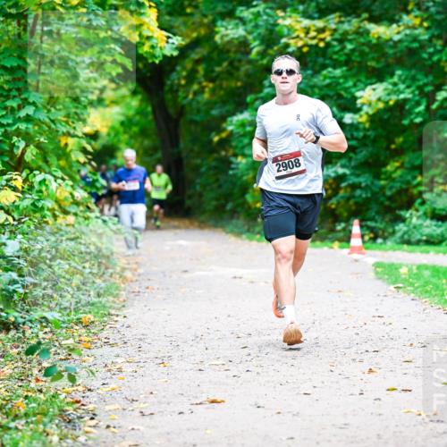 12.10.2025 - Bramfelder Halbmarathon 2025 Dr. Thomas Lammeyer http://msf.ph/oto/9351316 12.10.2025 10:38:36 Laufen 2908 meine-sportfotos.de