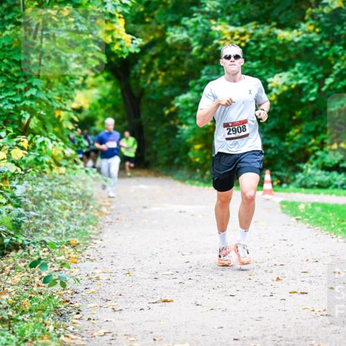 12.10.2025 - Bramfelder Halbmarathon 2025 Dr. Thomas Lammeyer http://msf.ph/oto/9351318 12.10.2025 10:38:36 Laufen 2908 meine-sportfotos.de