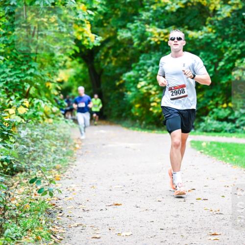 12.10.2025 - Bramfelder Halbmarathon 2025 Dr. Thomas Lammeyer http://msf.ph/oto/9351321 12.10.2025 10:38:36 Laufen 2908 meine-sportfotos.de