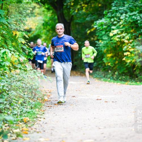 12.10.2025 - Bramfelder Halbmarathon 2025 Dr. Thomas Lammeyer http://msf.ph/oto/9351332 12.10.2025 10:38:39 Laufen 2840 meine-sportfotos.de