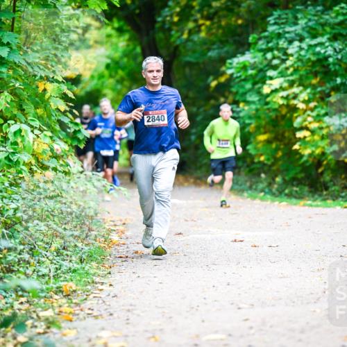 12.10.2025 - Bramfelder Halbmarathon 2025 Dr. Thomas Lammeyer http://msf.ph/oto/9351335 12.10.2025 10:38:40 Laufen 2840 meine-sportfotos.de