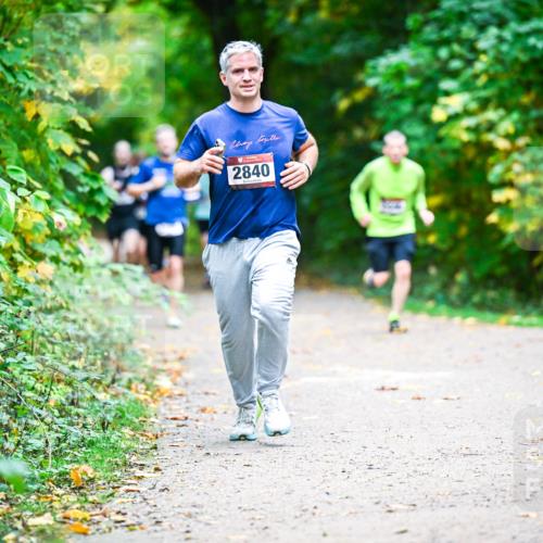 12.10.2025 - Bramfelder Halbmarathon 2025 Dr. Thomas Lammeyer http://msf.ph/oto/9351340 12.10.2025 10:38:40 Laufen 2840 meine-sportfotos.de