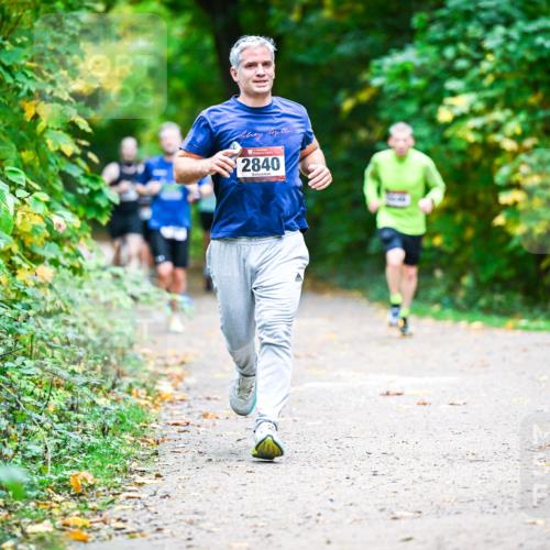 12.10.2025 - Bramfelder Halbmarathon 2025 Dr. Thomas Lammeyer http://msf.ph/oto/9351341 12.10.2025 10:38:40 Laufen 2840 meine-sportfotos.de