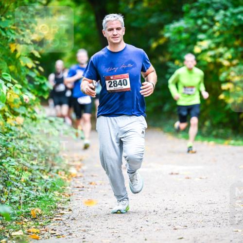 12.10.2025 - Bramfelder Halbmarathon 2025 Dr. Thomas Lammeyer http://msf.ph/oto/9351345 12.10.2025 10:38:41 Laufen 2840 meine-sportfotos.de