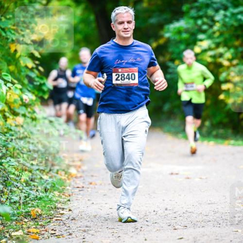 12.10.2025 - Bramfelder Halbmarathon 2025 Dr. Thomas Lammeyer http://msf.ph/oto/9351347 12.10.2025 10:38:41 Laufen 2840 meine-sportfotos.de