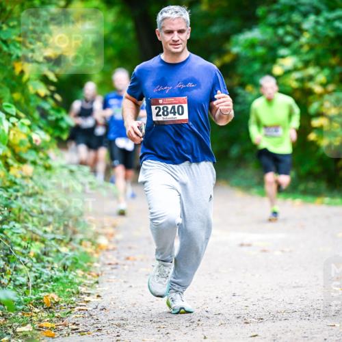 12.10.2025 - Bramfelder Halbmarathon 2025 Dr. Thomas Lammeyer http://msf.ph/oto/9351348 12.10.2025 10:38:41 Laufen 2840 meine-sportfotos.de