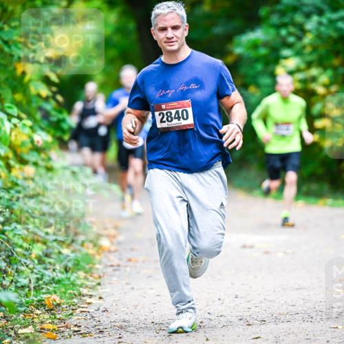 12.10.2025 - Bramfelder Halbmarathon 2025 Dr. Thomas Lammeyer http://msf.ph/oto/9351350 12.10.2025 10:38:42 Laufen 2840 meine-sportfotos.de