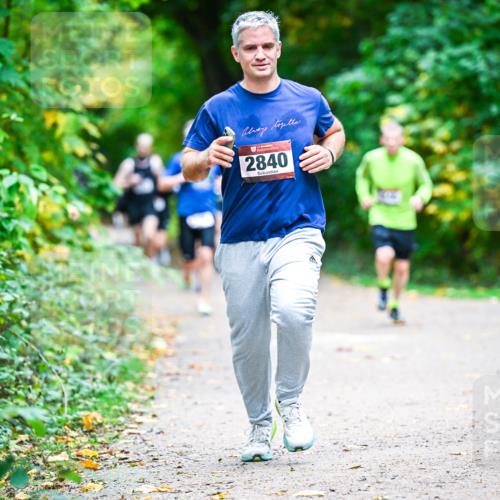 12.10.2025 - Bramfelder Halbmarathon 2025 Dr. Thomas Lammeyer http://msf.ph/oto/9351351 12.10.2025 10:38:42 Laufen 2840 meine-sportfotos.de