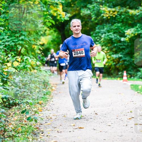 12.10.2025 - Bramfelder Halbmarathon 2025 Dr. Thomas Lammeyer http://msf.ph/oto/9351356 12.10.2025 10:38:42 Laufen 2840 meine-sportfotos.de