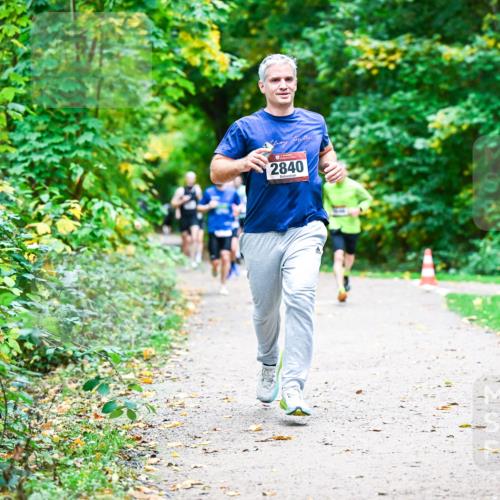 12.10.2025 - Bramfelder Halbmarathon 2025 Dr. Thomas Lammeyer http://msf.ph/oto/9351357 12.10.2025 10:38:43 Laufen 2840 meine-sportfotos.de