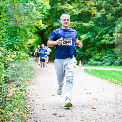 12.10.2025 - Bramfelder Halbmarathon 2025 Dr. Thomas Lammeyer http://msf.ph/oto/9351363 12.10.2025 10:38:43 Laufen 2840 meine-sportfotos.de