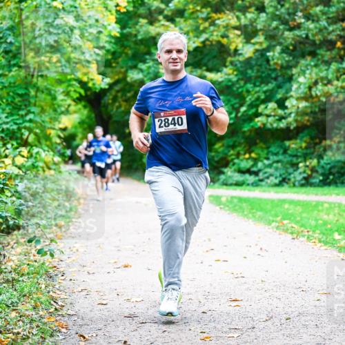 12.10.2025 - Bramfelder Halbmarathon 2025 Dr. Thomas Lammeyer http://msf.ph/oto/9351365 12.10.2025 10:38:44 Laufen 2840 meine-sportfotos.de