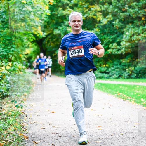 12.10.2025 - Bramfelder Halbmarathon 2025 Dr. Thomas Lammeyer http://msf.ph/oto/9351366 12.10.2025 10:38:44 Laufen 2840 meine-sportfotos.de