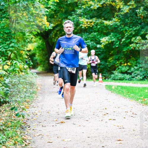 12.10.2025 - Bramfelder Halbmarathon 2025 Dr. Thomas Lammeyer http://msf.ph/oto/9351381 12.10.2025 10:38:48 Laufen 2708 meine-sportfotos.de