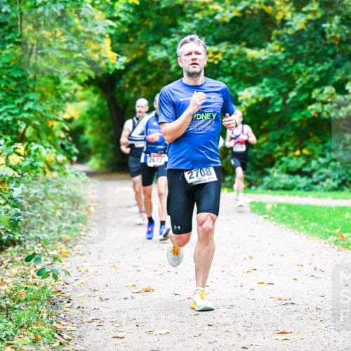 12.10.2025 - Bramfelder Halbmarathon 2025 Dr. Thomas Lammeyer http://msf.ph/oto/9351385 12.10.2025 10:38:48 Laufen 2672, 2708, 13 meine-sportfotos.de