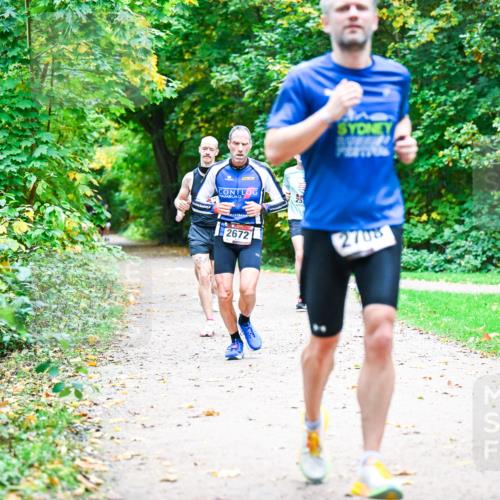 12.10.2025 - Bramfelder Halbmarathon 2025 Dr. Thomas Lammeyer http://msf.ph/oto/9351389 12.10.2025 10:38:49 Laufen 2672, 2708 meine-sportfotos.de