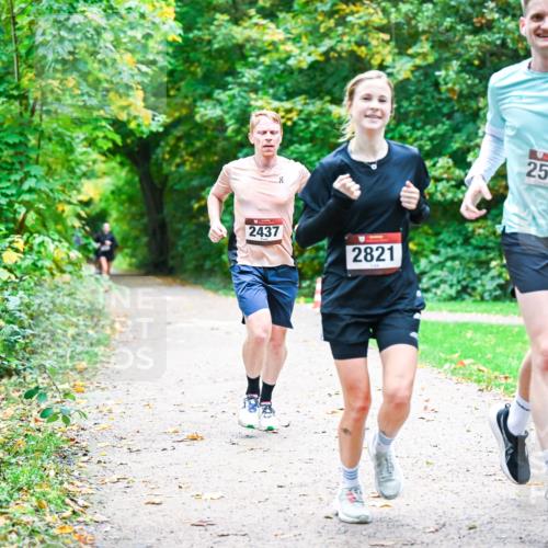 12.10.2025 - Bramfelder Halbmarathon 2025 Dr. Thomas Lammeyer http://msf.ph/oto/9351400 12.10.2025 10:38:53 Laufen 2437, 2821, 2571 meine-sportfotos.de