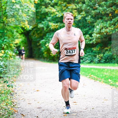 12.10.2025 - Bramfelder Halbmarathon 2025 Dr. Thomas Lammeyer http://msf.ph/oto/9351406 12.10.2025 10:38:54 Laufen 2437, 1741, 2 meine-sportfotos.de
