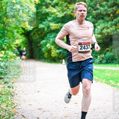 12.10.2025 - Bramfelder Halbmarathon 2025 Dr. Thomas Lammeyer http://msf.ph/oto/9351408 12.10.2025 10:38:54 Laufen 2437 meine-sportfotos.de